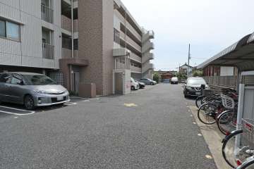 敷地内駐車場（屋外平面式）