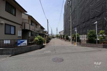 敷地南側の前面道路