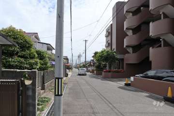 敷地北側の前面道路