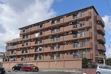 シャトレ愛松春日井の外観（南東側から）