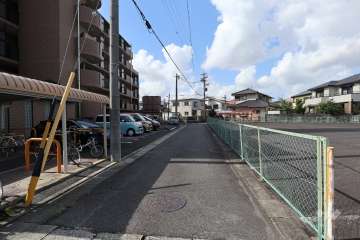 敷地北西側の前面道路