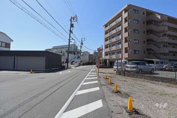 敷地東側の前面道路