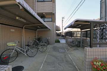 屋根付きの駐輪場