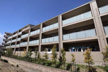 カルティア長久手の外観(南東側から)