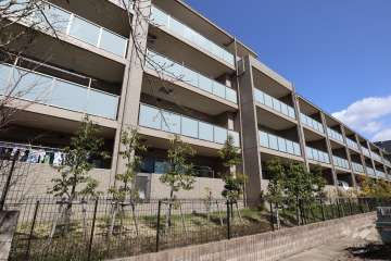 カルティア長久手の外観(南側から)