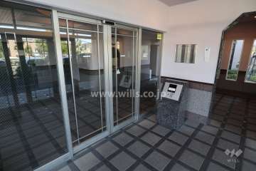 エントランスはオートロック付きです。