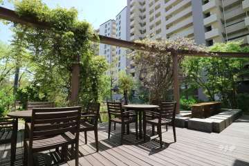 スパハウス（温浴棟）のウッドデッキ