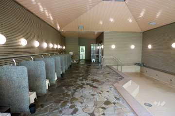 スパハウス（温浴棟）の大浴場（もみじの湯）