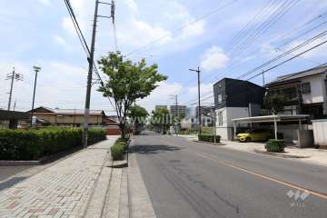 敷地北側の前面道路（東側から）