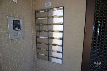 共用ポストとオートロックの操作盤