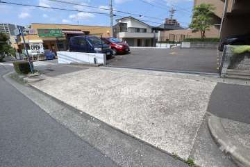 駐車場出入り口