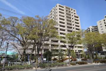 センチュリースクエア藤ヶ丘フロントスクエアの外観(南西側から)