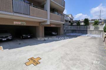 敷地内駐車場（屋内平面式）と敷地内駐車場（屋外機械式）