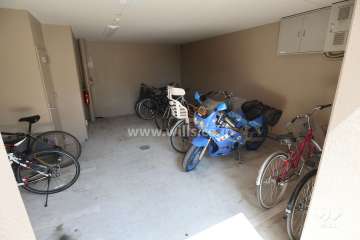 駐輪場とバイク置場