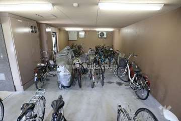 駐輪場とバイク置場