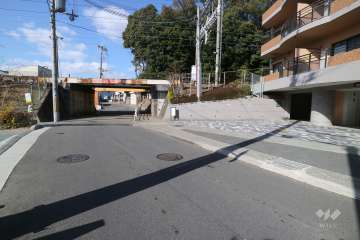 敷地南側の前面道路