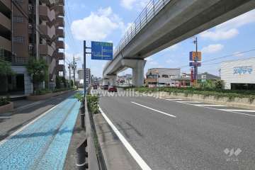 敷地北側の前面道路（東側から）