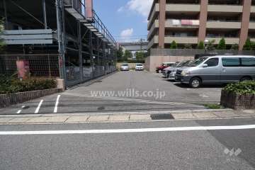 駐車場出入り口