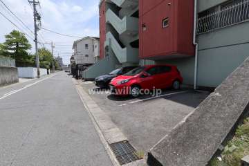 駐車場出入り口