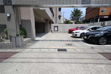 駐車場出入り口