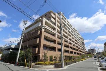 ライオンズ長久手サザンマークスの外観（南西側から）