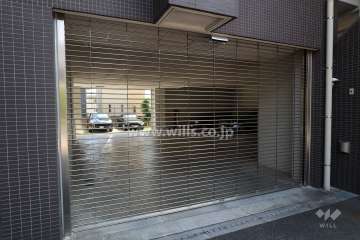 駐車場出入り口（リングシャッター付き）