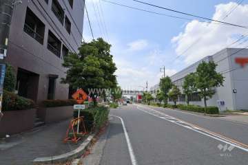 敷地北側の前面道路（東側から）