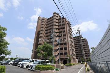 アクシーズ菖蒲池二番館の外観（南西側から）