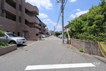 敷地北側の前面道路（東側から）