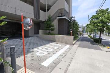 駐車場出入り口