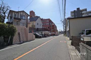 敷地の西側前面道路（南側から）