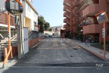 駐車場出入り口