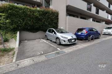 敷地内駐車場（屋外平面式）