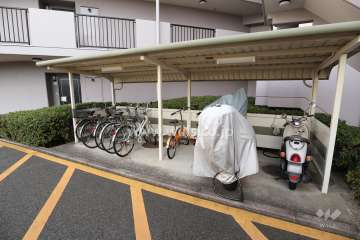 駐輪場とバイク置場