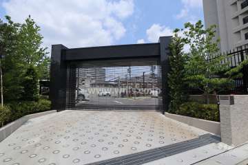 駐車場出入り口（リングシャッター付き）