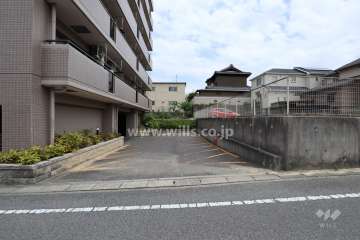 駐車場出入り口