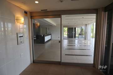 エントランスはオートロック付きです。