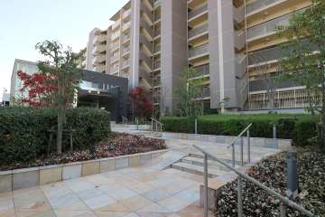 エントランスの水盤