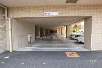 駐車場出入り口（ロボットゲート付き）