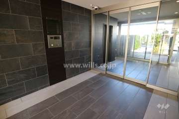 エントランスはオートロック付きです。