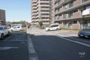 敷地南側の前面道路(東側から)