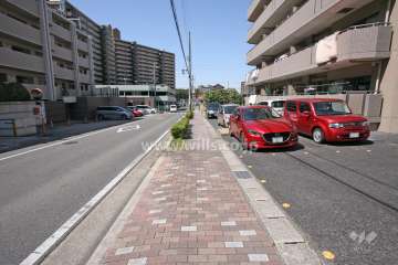 敷地南側の前面道路