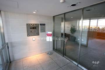 エントランスはオートロック付きです。