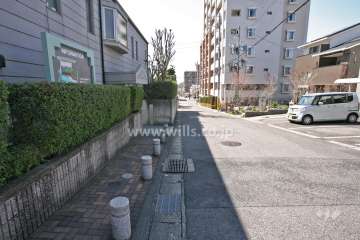 敷地北側の前面道路(東側から)