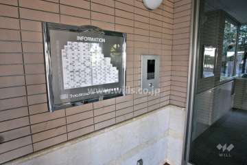 オートロックと案内板