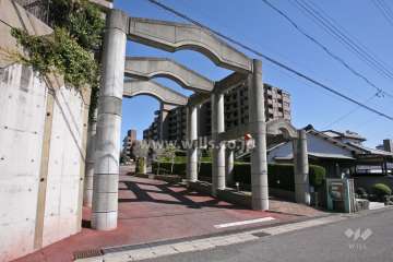 西側の敷地入り口