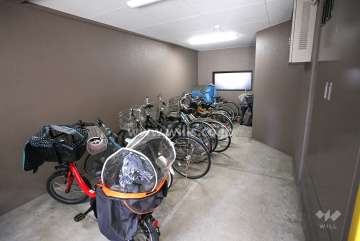 屋内に設けられた駐輪場
