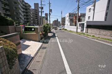敷地北側の前面道路