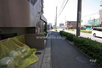 敷地北側の前面道路（東側から）