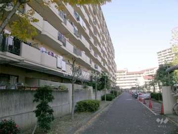 東向きの棟（目の前は『佐井寺中学校』です）